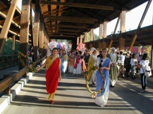 Perugia 2019 figuranti sul ponte 2